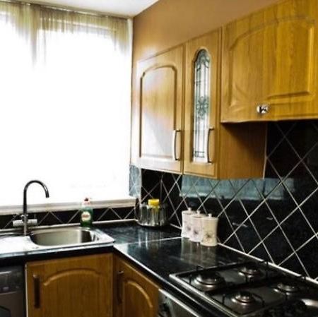 Ensuite With Kitchen Ext Large Room With Balcony In Zone 2 Лондон Экстерьер фото