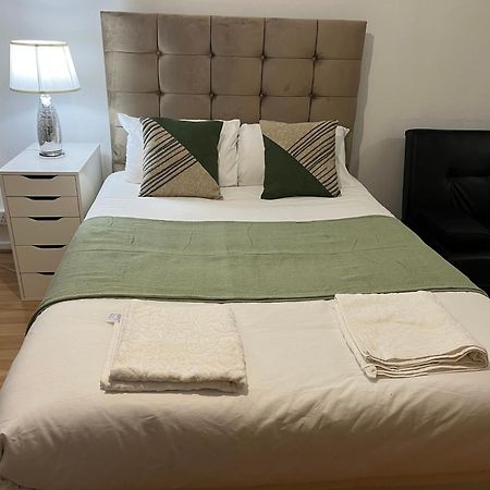 Ensuite With Kitchen Ext Large Room With Balcony In Zone 2 Лондон Экстерьер фото