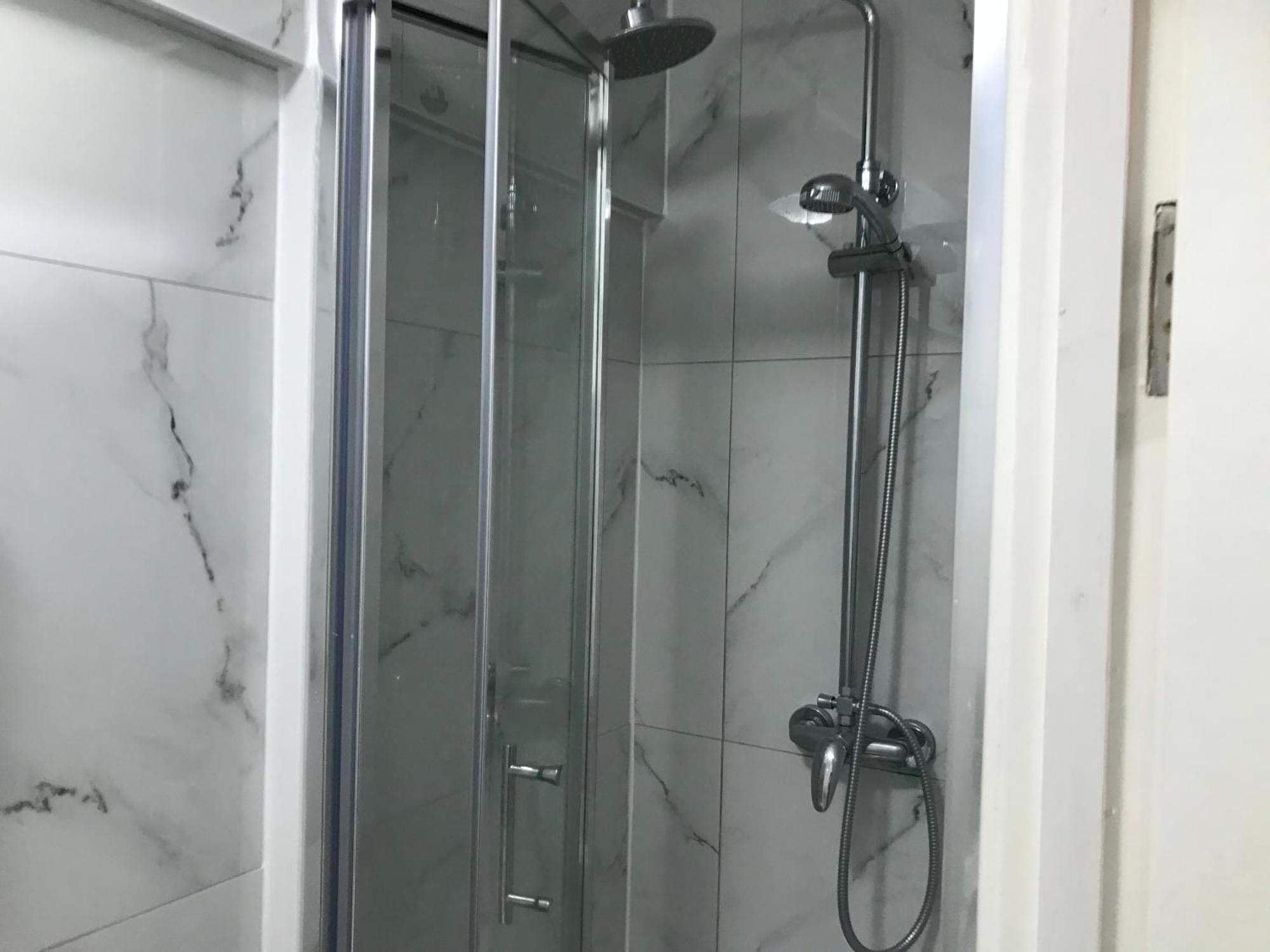 Ensuite With Kitchen Ext Large Room With Balcony In Zone 2 Лондон Экстерьер фото