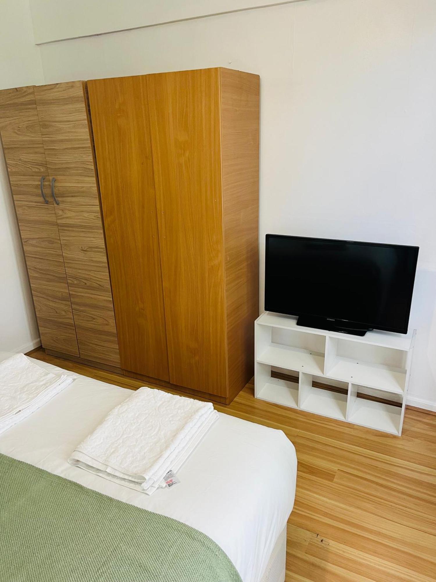 Ensuite With Kitchen Ext Large Room With Balcony In Zone 2 Лондон Экстерьер фото